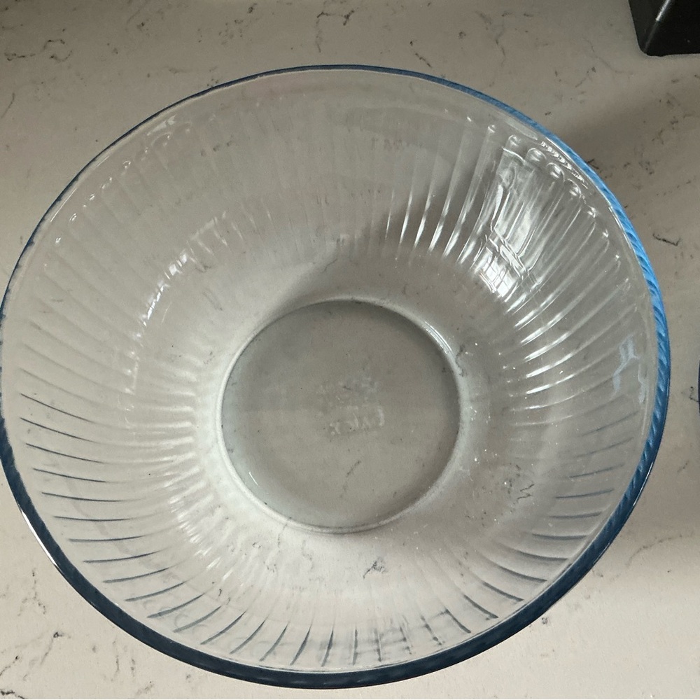 Pyrex 4.5 L ribbed clear glass mixing bowl with navy blue lid #7403-S - Picture 5 of 6